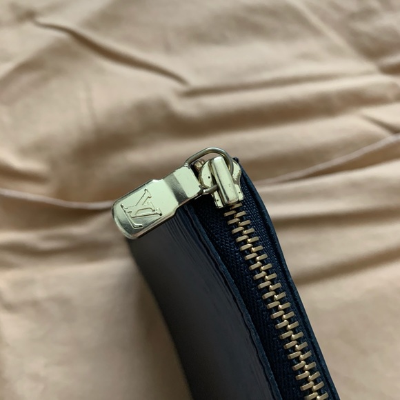 [SOLD] Louis Vuitton Epi black leather pochette - Picture 4 of 12